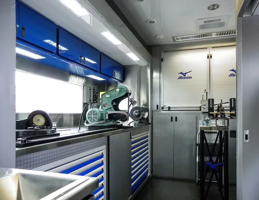 mizuno-golf-event-promotional-vehicles-trailers