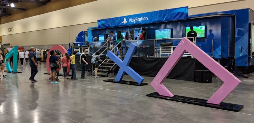 sony-playstation-event-promotional-vehicles-trailers