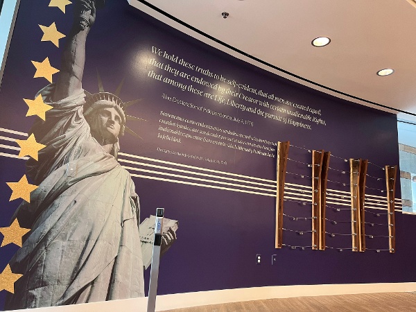 crystal-bridges-museum-interior-signage-1