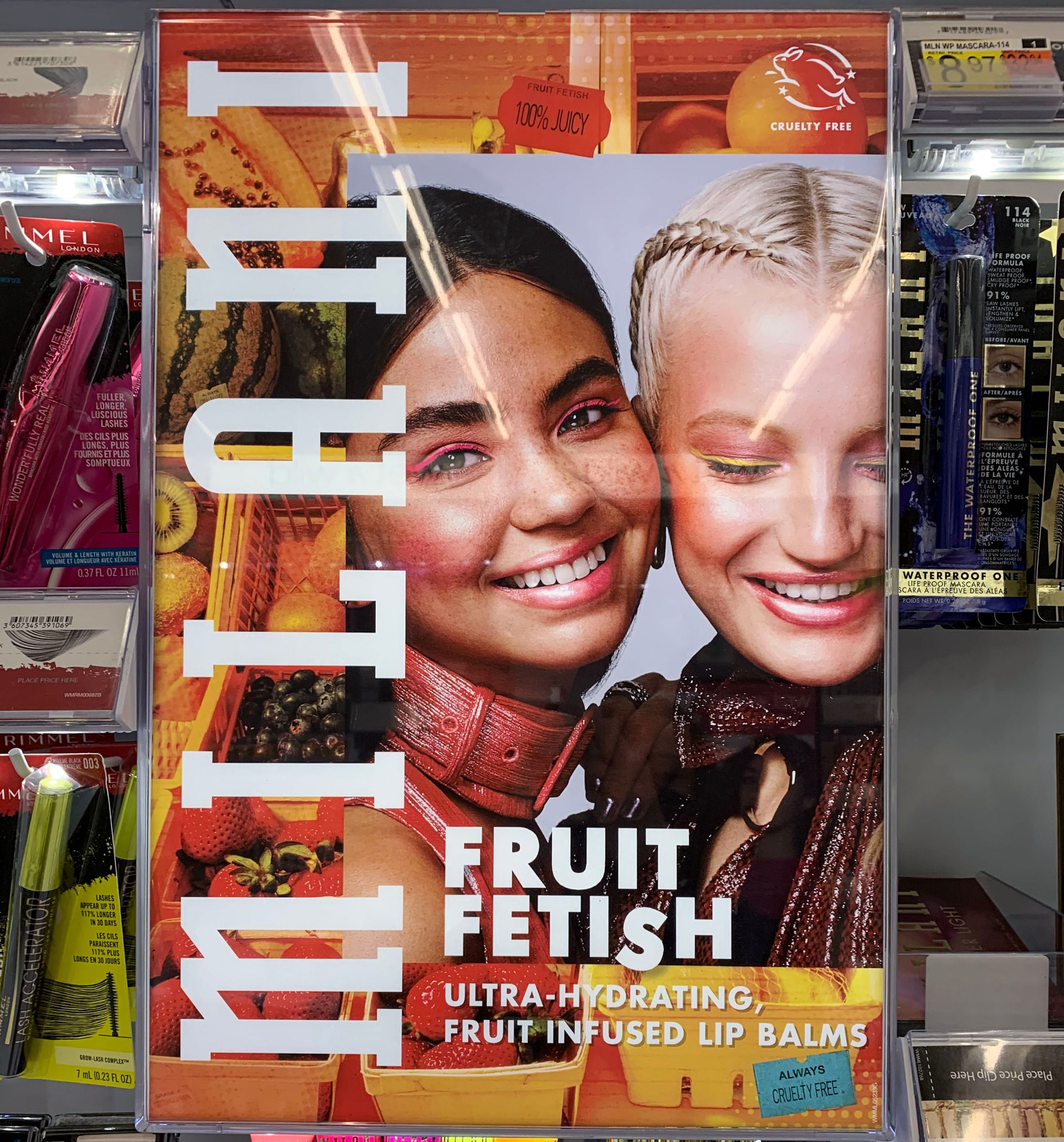 Why Retailers Use Large Format Advertising (+ Bonus Tips)