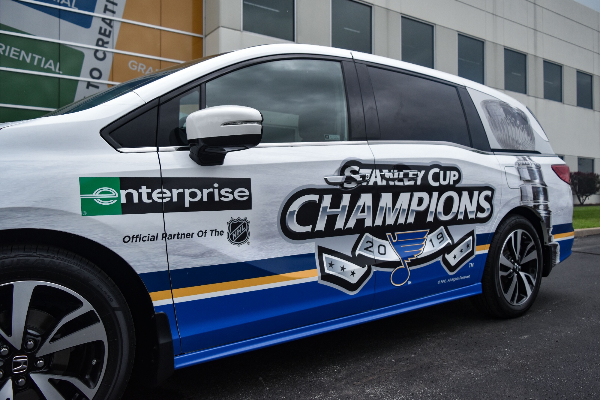 5 Different Ways to Brand Your Company Fleet