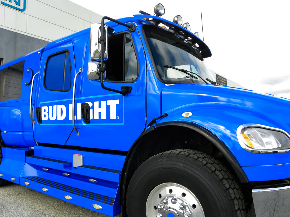 5 Ways Fleet Graphics Benefit Your Business