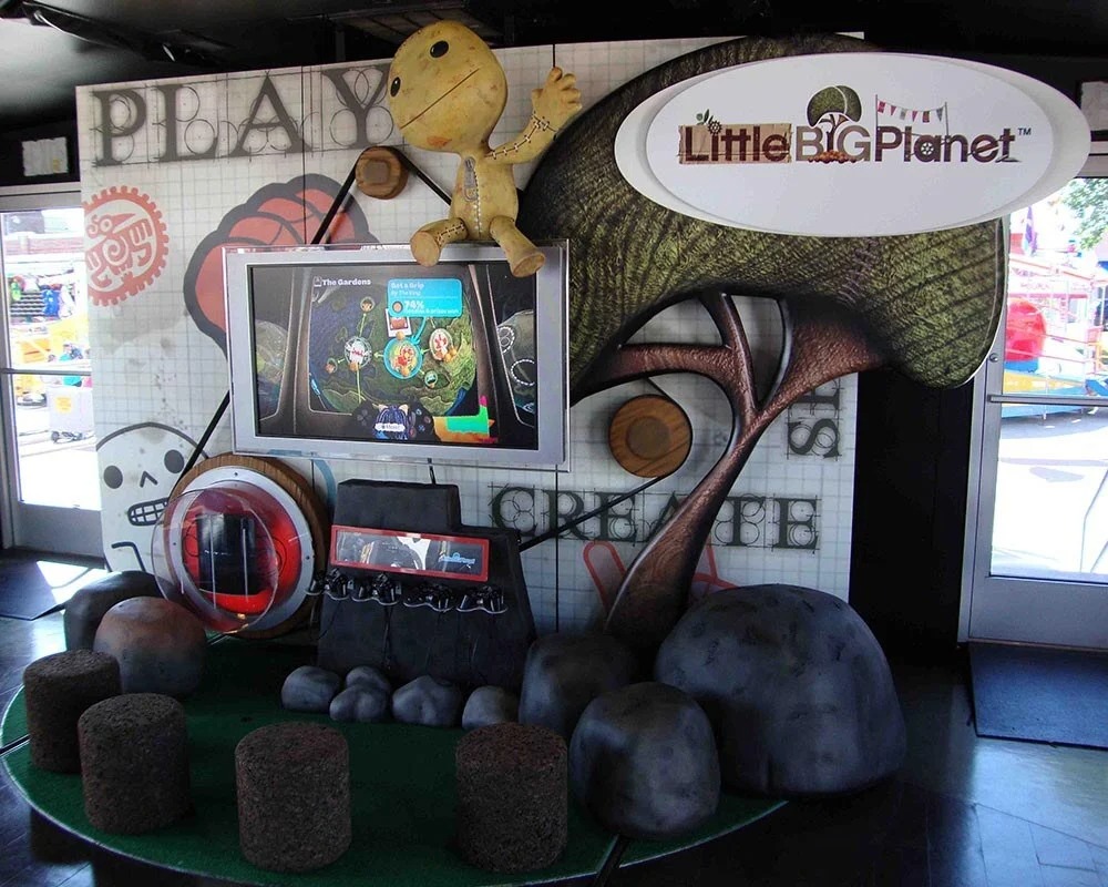 LittleBigPlanet mobile display featuring Sackboy character, a central screen, and