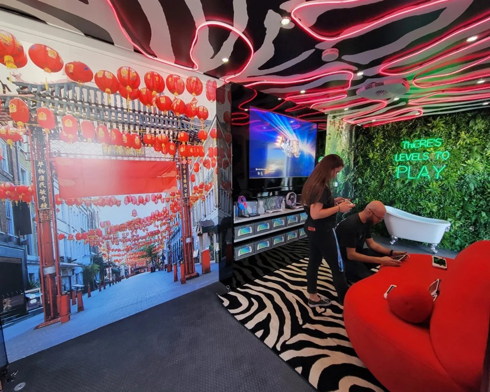 Logitech Trailer Interior
